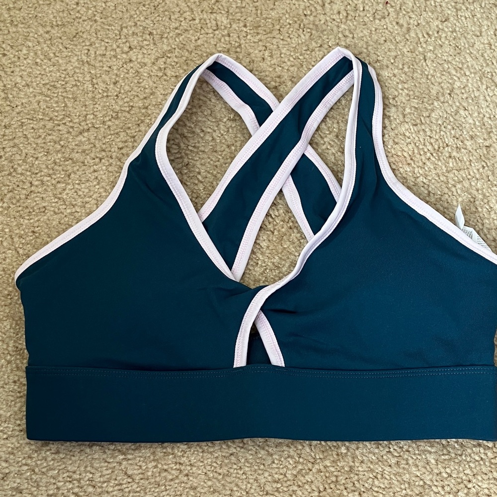 Fabletics Oasis Twist sports bra in Midnight Wave and Lavender Lustre size M